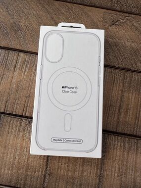 Apple Clear iPhone 16 Case with MagSafe - White Packaging